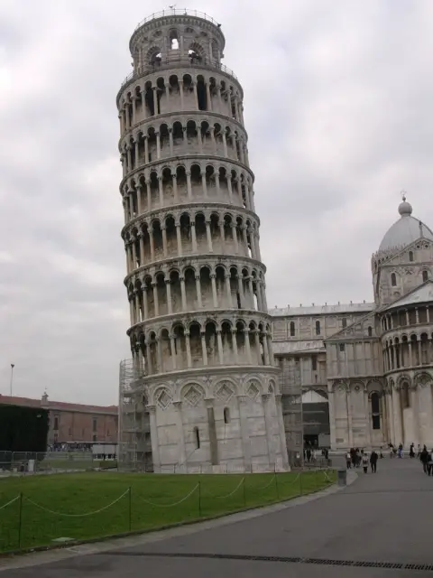 leaning tower pisa